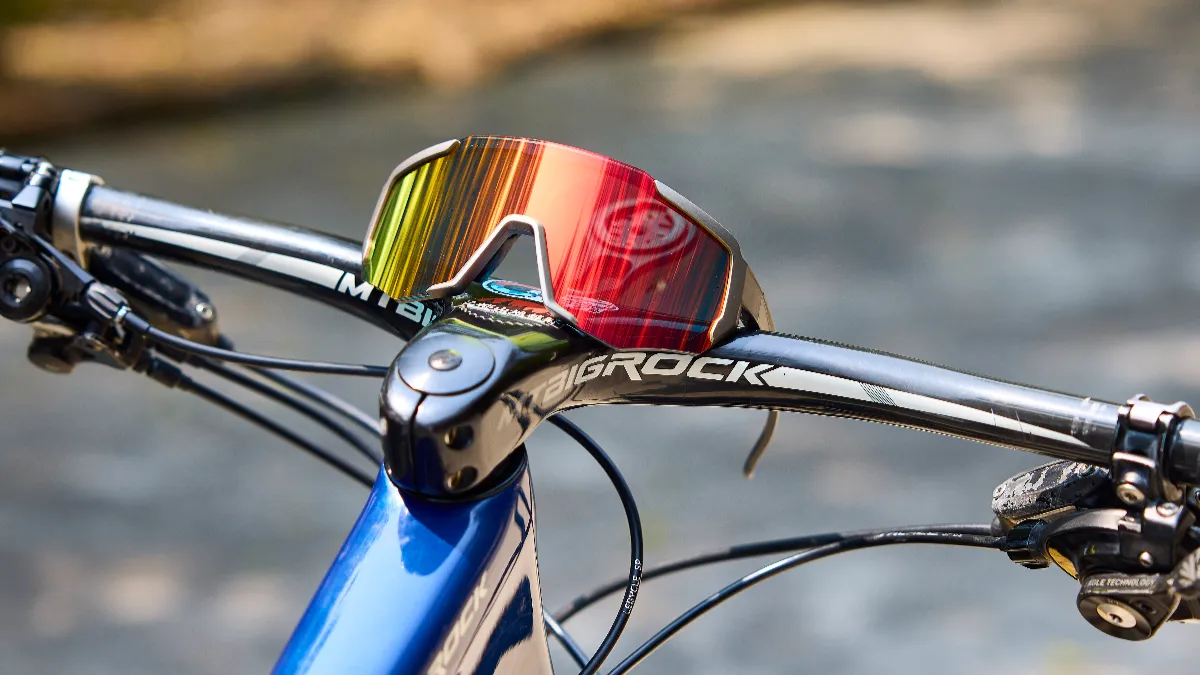 Polarized sport sunglasses